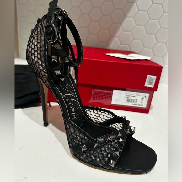 Valentino Garavani Sandals 39 1/2 or 9.5 - Picture 4 of 7